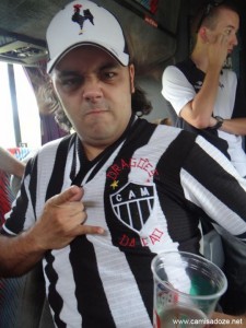 419111 325668637474208 100000932234006 901061 209891322 n 225x300 - Al&eacute;m das quatro linhas