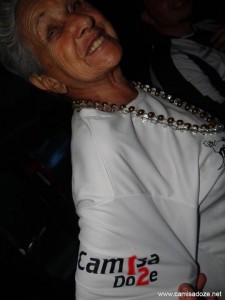 427179 325670534140685 100000932234006 901100 290896884 n 225x300 - Al&eacute;m das quatro linhas