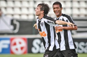 Números na Mira - O Galo, Cuca e o "dois" bernard segundo gol bruno cantini 300x199 - Números na Mira - O Galo, Cuca e o "dois"