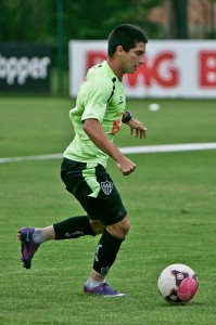 danilo no treino bruno cantini 199x300 - Resultado da enquete - Dupla de ataque