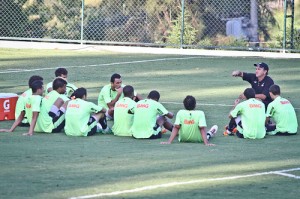 19 jogadores relacionados para estreia na Copa do Brasil conversa com cuca bruno cantini 300x199 - 19 jogadores relacionados para estreia na Copa do Brasil