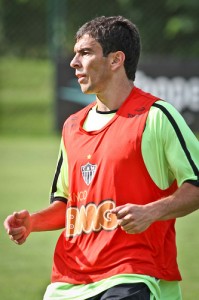 leandro donizete treinando Bruno cantini 199x300 - Resultado da enquete - A surpresa em 2012