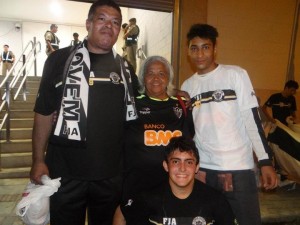 522879 2759570807541 1805931162 1676319 1139209771 n 300x225 - Dia das m&atilde;es, Dia de Ta&ccedil;a, Dia do Galo