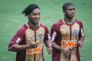 7337686328 cb1b107d16 z 300x200 - Ronaldinho Gaúcho treina pela primeira vez com a camisa do Galo