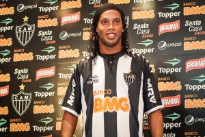 ronaldo oficial bruno cantini 300x200 - Bem vindo Ronaldinho