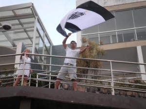 544994 359908540744514 1805897861 n 300x225 - O pre&ccedil;o por errar contra o Galo