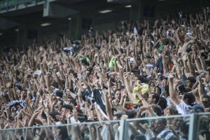 torcida comemorando corinthians bruno cantini 300x200 - Venda de ingressos para Atlético x Santos começará na SEGUNDA-FEIRA