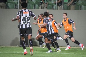 O incidente no super clássico mineiro – O Clássico das “confusões” comemora bruno cantini 300x200 - O incidente no super clássico mineiro – O Clássico das “confusões”