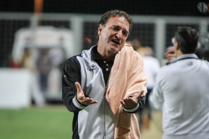 O incidente no super clássico mineiro – O Clássico das “confusões” cuca reclama bruno cantini 300x200 - O incidente no super clássico mineiro – O Clássico das “confusões”