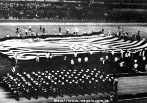 03 09 69 Atletico2x1Brasil Mineirao Bandeirao 300x211 - Di&aacute;rio do Torcedor - O dia em que o Galo venceu o Brasil de Pel&eacute;