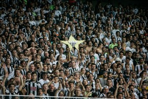 7981487820 eeb689694b b 300x200 - Venda de ingressos para o jogo contra o Atl&eacute;t. Goianiense se inicia nesta ter&ccedil;a