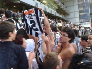 16028 303120493122138 1199311658 n 300x225 - Marcos Rocha, uma camisa e solidariedade