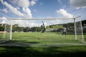 bola goleiros bruno cantini 300x199 - Retrospectiva 2012 - Junho