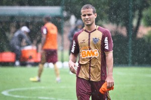 morais x guarani bruno cantini 300x199 - Cuca mant&eacute;m titulares e Galo vence o Guarani