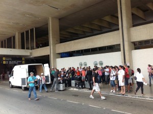 IMG 0300 300x224 - V&iacute;deos - Embarque do Atl&eacute;tico para a Argentina