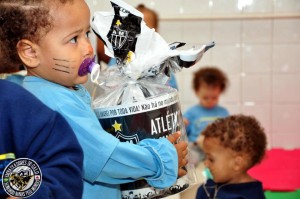 486191 10151513225487320 755852432 n 300x199 - Atleticanos garantem páscoa mais feliz para crianças carentes