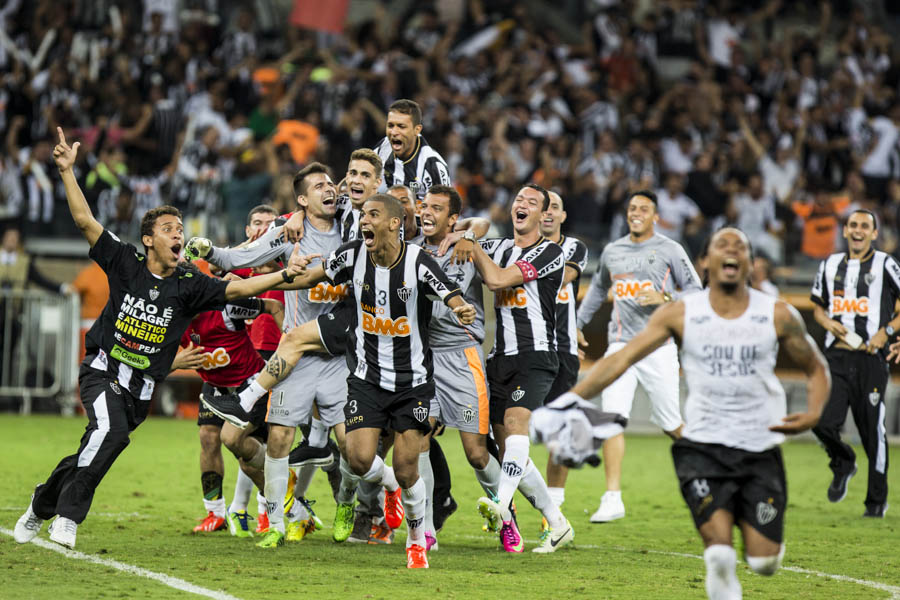 17 NITRO 20130724 LIBERTADORES BELOHORIZONTE GALO ATLETICO MINASGERAIS CAMPEAO LIBERTADORES 2013 BRUNOMAGALHAES - FRED MELO E GABRIEL CASTRO LAN&Ccedil;AM O LIVRO "O ATLETICANO VAI AO PARA&Iacute;SO"