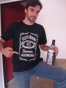 960038 404467836346448 81953431 n1 225x300 - Camisas especiais para o fim do ano