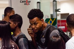 13006583 985864484826343 3437993769962270705 n 300x199 - Fotos - Desembarque do Atl&eacute;tico ap&oacute;s o empate com a URT