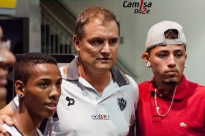 13007214 985864834826308 8208742120700900246 n 300x199 - Fotos - Desembarque do Atl&eacute;tico ap&oacute;s o empate com a URT