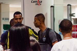 13010852 985864424826349 5429323709241080882 n 300x199 - Fotos - Desembarque do Atl&eacute;tico ap&oacute;s o empate com a URT