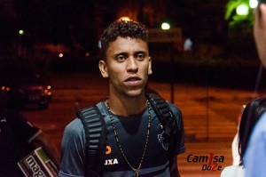 13051621 985864701492988 6166876808412647091 n 300x199 - Fotos - Desembarque do Atl&eacute;tico ap&oacute;s o empate com a URT