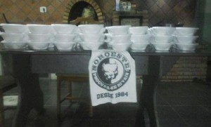 CigNTWhW0AAW2G8 300x181 - Galoucura Noroeste distribui sopas e agasalhos para moradores de rua