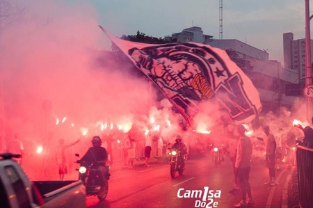 14344050 1084624084950382 1160677935817660906 n 450x299 - Torcida recebe o time no Horto - Atl&eacute;tico 1x0 Sport
