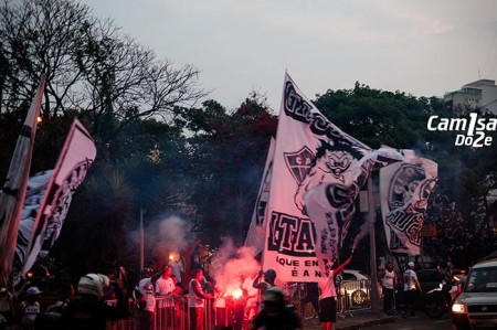 14359103 1084623531617104 4526141157408473204 n 450x299 - Torcida recebe o time no Horto - Atl&eacute;tico 1x0 Sport