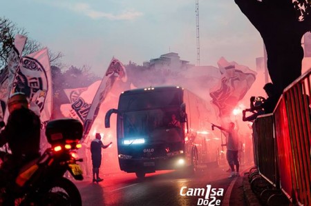 14369914 1084623931617064 8584247731123114869 n 450x299 - Torcida recebe o time no Horto - Atl&eacute;tico 1x0 Sport