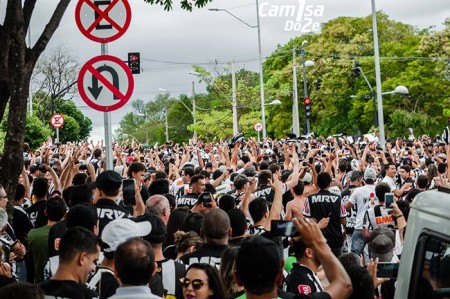 14732152 1123233274422796 3744056994237641953 n 450x299 - Eu na arquibancada - Atl&eacute;tico 2x2 Flamengo (parte 2)