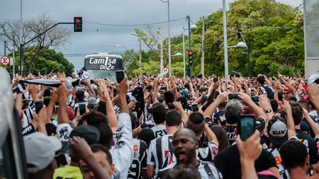 14910562 1123321867747270 6297394483861145147 n 450x253 - Eu na arquibancada - Atl&eacute;tico 2x2 Flamengo (parte 2)