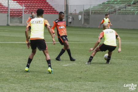 MG 9296 450x300 - Galeria de fotos - Atl&eacute;tico treina no Independ&ecirc;ncia (12/11/2016)