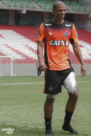 MG 9366 300x450 - Galeria de fotos - Atl&eacute;tico treina no Independ&ecirc;ncia (12/11/2016)