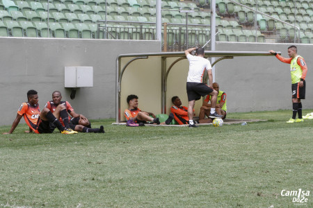 MG 9437 450x300 - Galeria de fotos - Atl&eacute;tico treina no Independ&ecirc;ncia (12/11/2016)