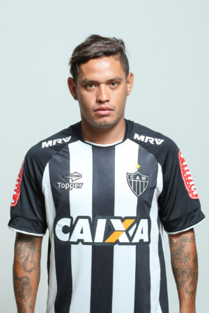 32115292941 8b93b89db3 k 300x450 - 23 jogadores s&atilde;o relacionados para o cl&aacute;ssico pela Primeira Liga