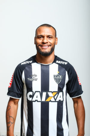 Patric 3 300x450 - 23 jogadores s&atilde;o relacionados para o cl&aacute;ssico pela Primeira Liga