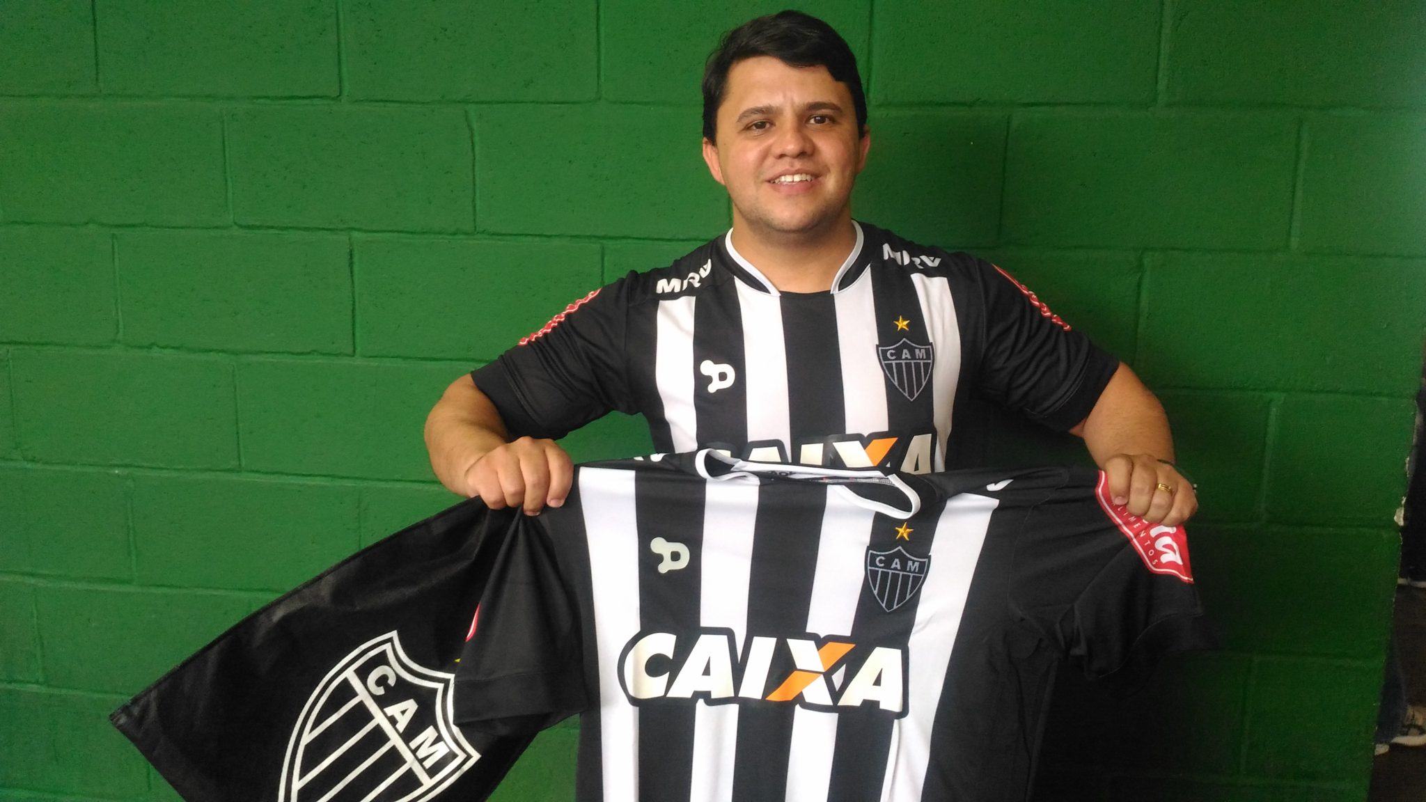 P 20170326 170047 - Sócios Galo Na Veia Preto recebem camisas da promoção #LibertadoresEuVou
