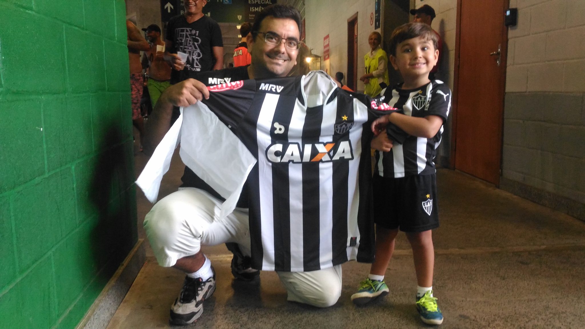 P 20170326 170530 - Sócios Galo Na Veia Preto recebem camisas da promoção #LibertadoresEuVou