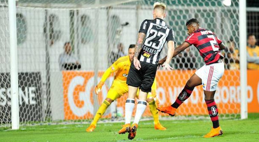 galo flamengo - Atl&eacute;tico joga bem, mas falha na hora H e &eacute; derrotado pelo Flamengo