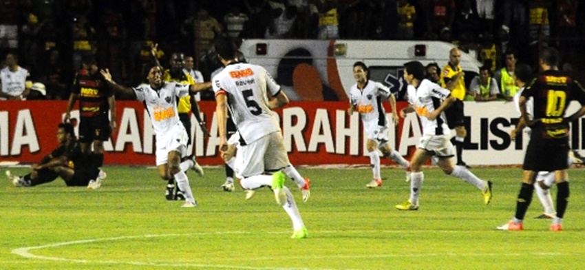 galo sport - As &uacute;ltimas vit&oacute;rias do Galo na Ilha do Retiro