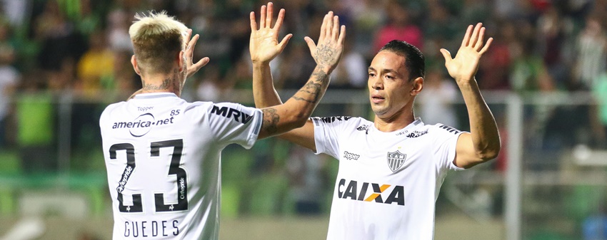 galo - No talento de R&oacute;ger Guedes, Galo vence o Coelho e entra no G4