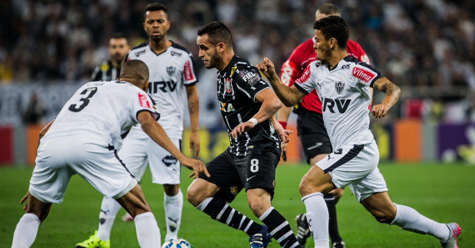 renato augusto em acao pelo corinthians no jogo contra o atletico mg em itaquera pelo brasileirao 1437267218368 956x500 - Histórico do Confronto – Atlético x Corinthians